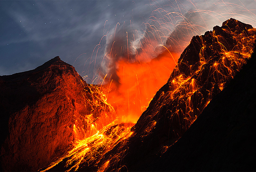 Извержение вулкана Бату Тара (Комба-Айленд, Индонезия)