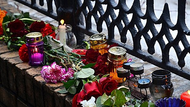 «Гормост» объяснил уборку цветов с мемориала Немцову