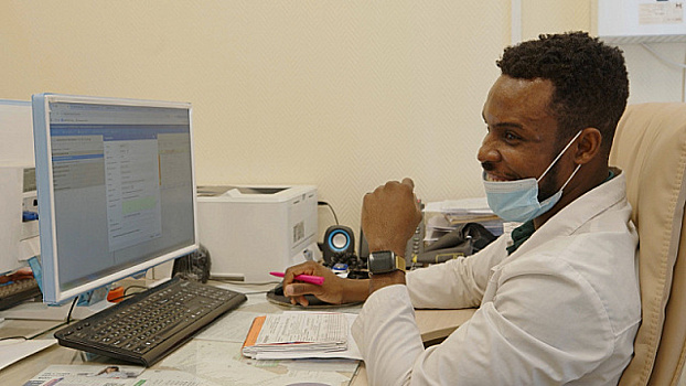 От российской Сибири до сельских районов Китая: как африканские врачи работают вдали от дома