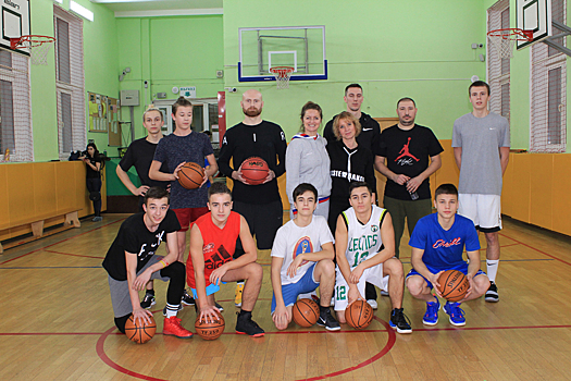 Олимпийская чемпионка по баскетболу посетила школу на Новопетровской