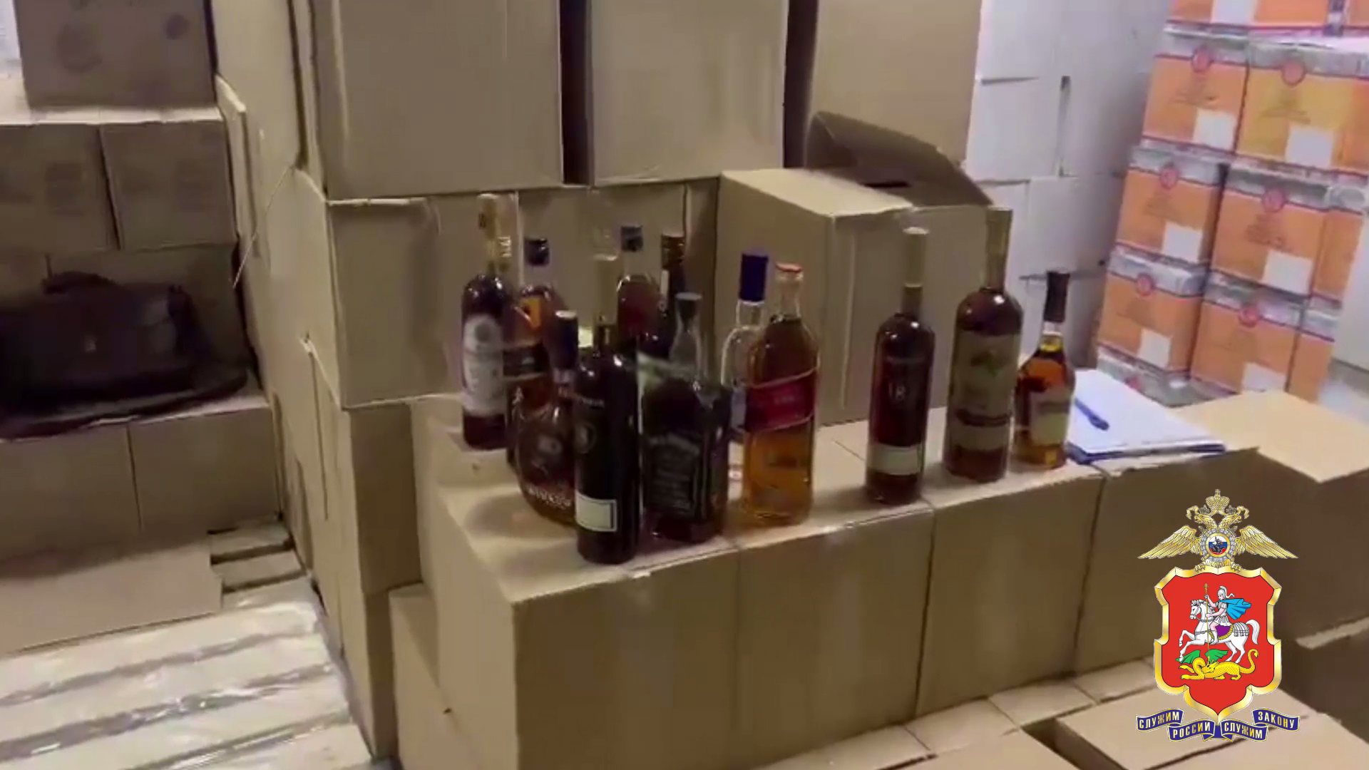 Полицией Подмосковья выявлены склад и цех с не соответствующей ГОСТу алкогольной продукцией