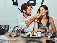 От хинкали до бургеров: топ блюд, которые не стоит есть на первом свидании