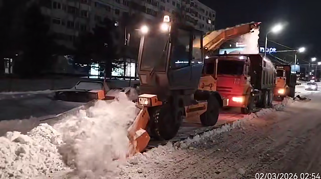 &laquo;Есть нарекания&raquo;: ростовские коммунальщики чистили снег всю ночь