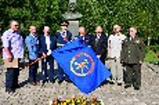 В УФСИН России по Псковской области состоялась церемония вручения флага Совету ветеранов УИС региона