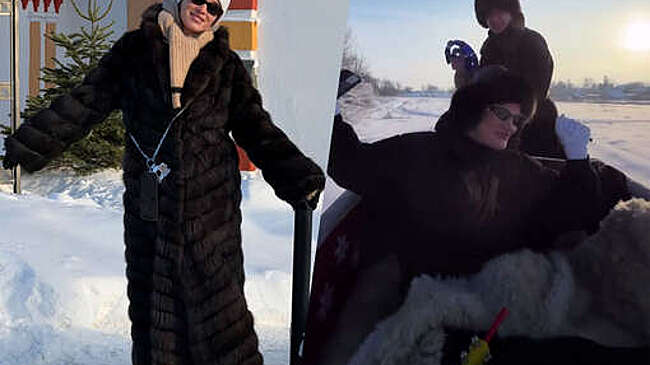 Телеведущая Ксения Бородина в шубе прокатилась на санях в Суздале