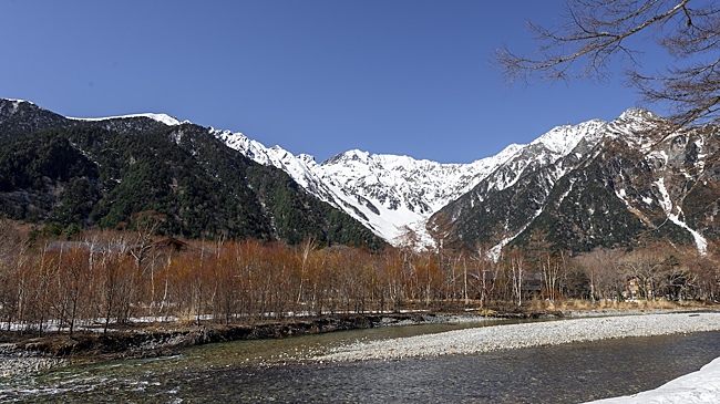 Женщина бросила маленького сына одного в горах по неожиданной причине