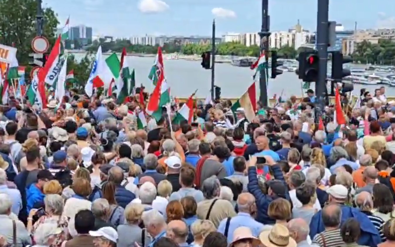 В Будапеште проходит «Марш мира» против вовлечения Венгрии в конфликт на Украине