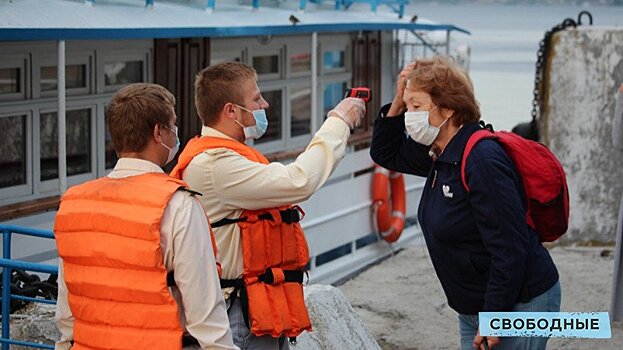 В Саратове замминистра заставил пожилых пассажиров теплоходов надеть маски