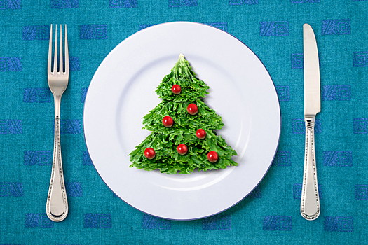 Низкокалорийное, но вкусное новогоднее меню: 8 рецептов от диетолога