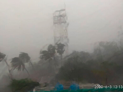 Тропические циклоны вышли на сушу: "Нисарга" обрушился на Индию, "Кристобаль" бушует в Мексике и представляет угрозу для США (ФОТО, ВИДЕО)