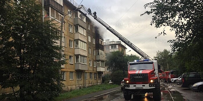 Многоквартирный дом загорелся в Красноярске