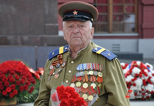 Назначены выплаты для ветеранов, летчиков и шахтеров: кто получит деньги в мае