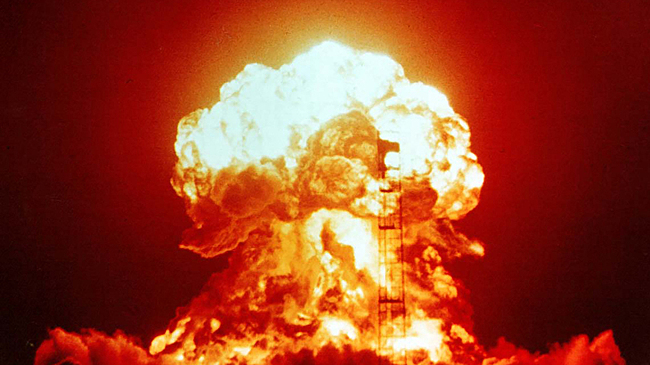 За что Трамп полюбил атомную бомбу и сможет ли теперь жить без нее