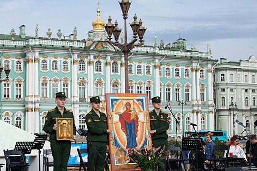 Список Августовской иконы Божией Матери передали из Петербурга в Мариуполь