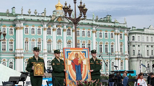 Список Августовской иконы Божией Матери передали из Петербурга в Мариуполь