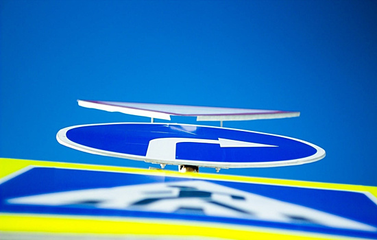 На тротуаре вдоль Большой Остроумовской восстановили дорожный знак