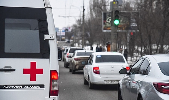 В Волгограде женщину доставили в больницу после падения в маршрутке