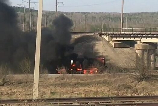 В Хабаровском крае на ходу вспыхнул бензовоз