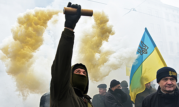 У посольства России в Киеве появился баннер «Крым – это Украина»
