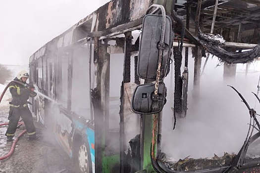 В Саратове сгорел маршрутный автобус