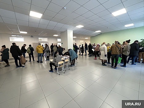 Родители в Челябинске осаждают школы