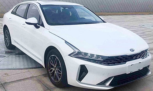 Удлинённую Kia Optima впервые представили на «живых» снимках