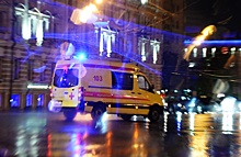 В Омске машина сбила четырех человек на остановке