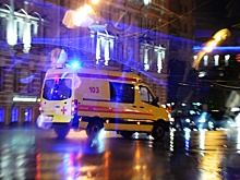 В Омске машина сбила четырех человек на остановке
