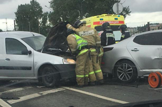 ДТП стало причиной затора на Октябрьской набережной
