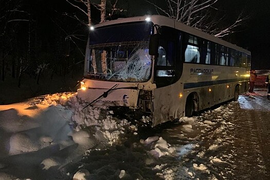 Пассажирский автобус угодил в ДТП в Кузбассе, есть жертвы