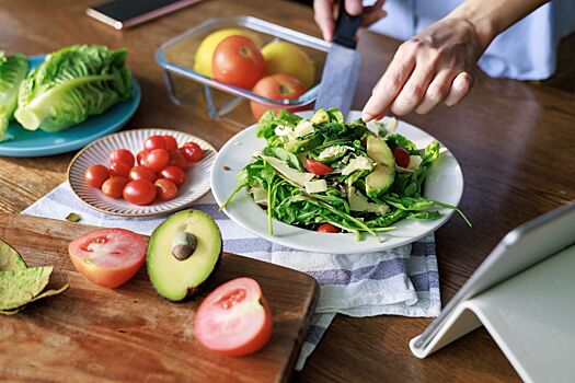 Врач назвал шесть продуктов для профилактики рака кишечника