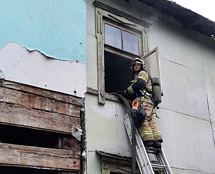 Расселенный дом горит в Сормовском районе Нижнего Новгорода