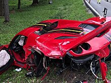 Посмотрите на Ferrari F8 Tributo, уничтоженную о грузовик