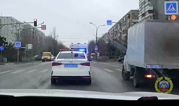 Госавтоинспекция Волгограда напомнила правила пропуска машин экстренных служб