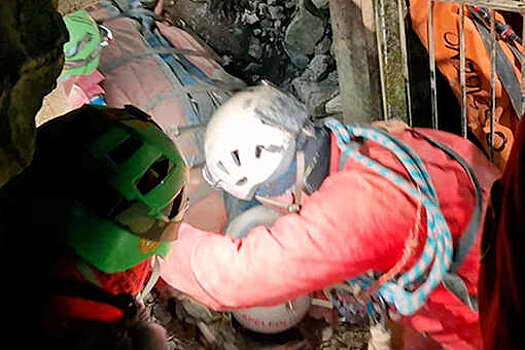 В Италии спелеолог попала в ловушку, изучая пещеру, и провела там четыре дня