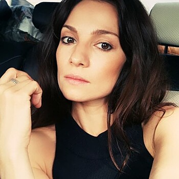 Светлана Светикова показала, как учит говорить младшего сына