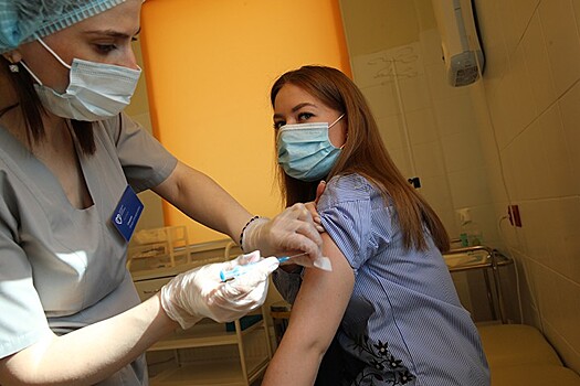 В пяти поликлиниках Москвы можно сделать прививку вакциной "Ковивак"