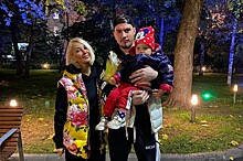 Лера Кудрявцева поделилась видео осенней прогулки с дочерью и мужем