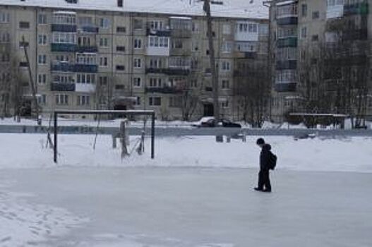 В Красноярске пришлось закрыть 90 дворовых катков