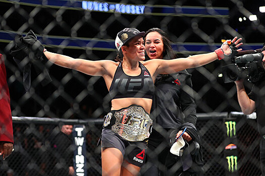 Нуньес нокаутировала Холм на UFC 239 и защитила чемпионский титул