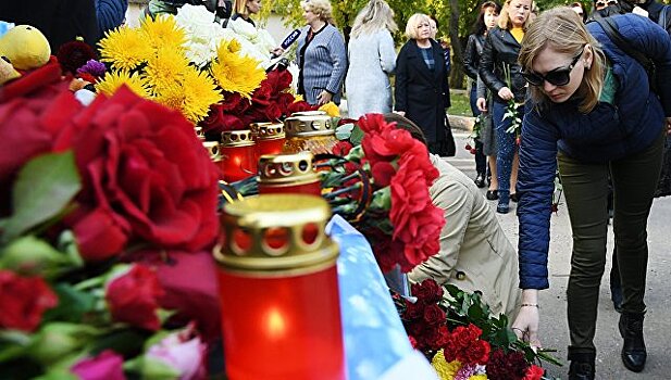 Перед форумом в Ливадии "Друзья Крыма" почтили память жертв керченской трагедии
