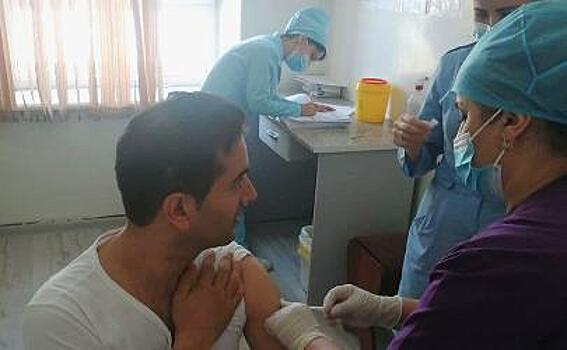 В Таджикистане вакцинированы более 50% взрослого населения