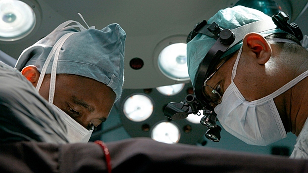 Онкологи удалили пациентке десятикилограммовую опухоль