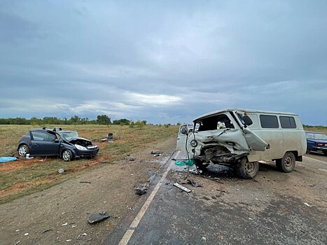 В Оренбурге в ДТП с участием «Опеля» и «УАЗа» погибли два человека