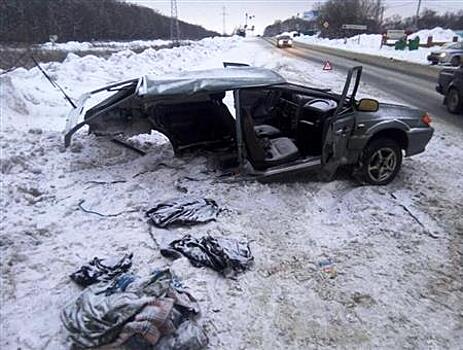 На Красноглинском шоссе при столкновении с Audi у "четырнадцатой" оторвало заднюю часть кузова