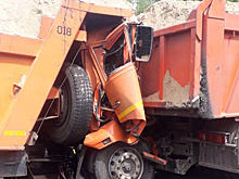 На границе двух районов столкнулись «КамАзы»