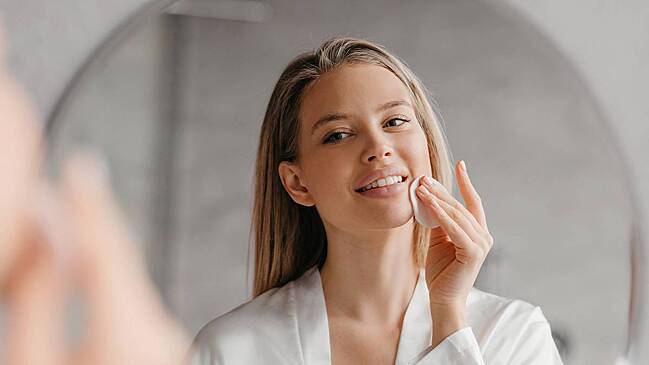 Косметолог Анпилогова рассказала, как сохранить здоровье кожи осенью