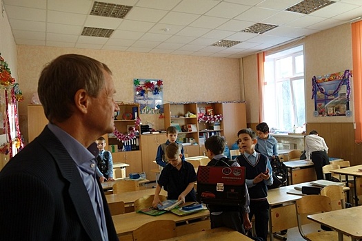 Школы Екатеринбурга получат окна и технику на деньги из депутатского миллиона
