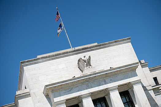 ФРС США в шестой раз подряд сохранила ставку на уровне 5,25-5,5% годовых