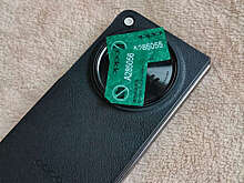 Киберэксперт Власов: заклеивать камеру на смартфоне нет необходимости